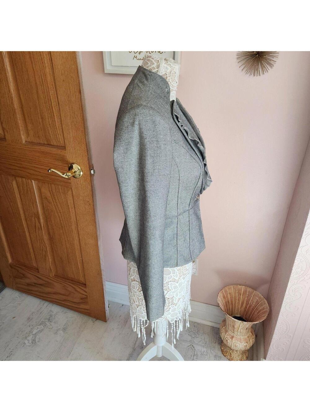 White House Black Market Gray white ruffle unique blazer jacket 4 - Picture 6 of 9